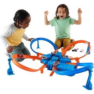 Hot Wheels Track Set with 1:64 Scale Toy Car, 4 Intersections for Crashing, Powered by a Motorized Booster, Criss-Cross Crash Track (Amazon Exclusive)(Criss Cross Crash)